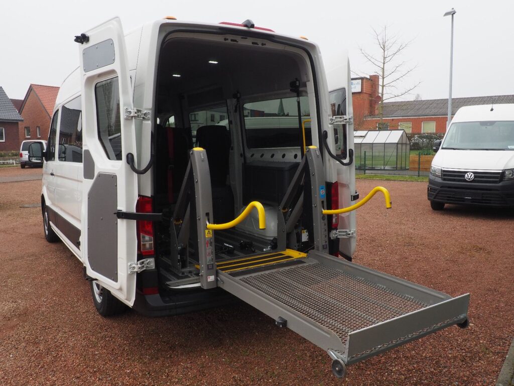 Volkswagen Crafter 35 MR Hochdach FWD Rollstuhlgerecht Lift