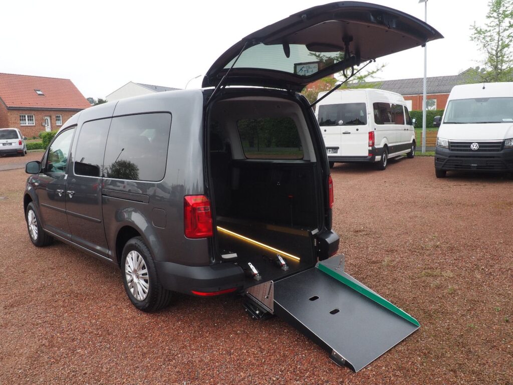Volkswagen Caddy Maxi Behindertengerecht Rampe erst 9621 km