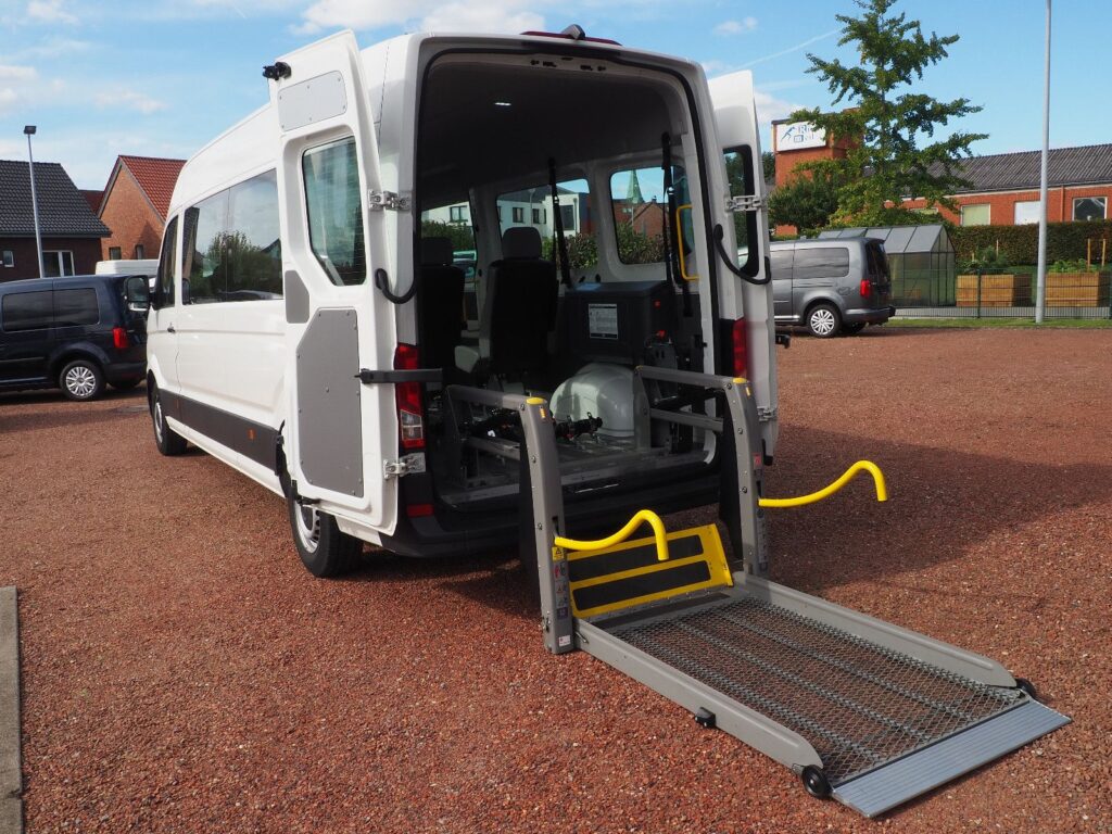 Volkswagen Crafter 35 Maxi 4xRollstuhl Hecklift Kamera etc.