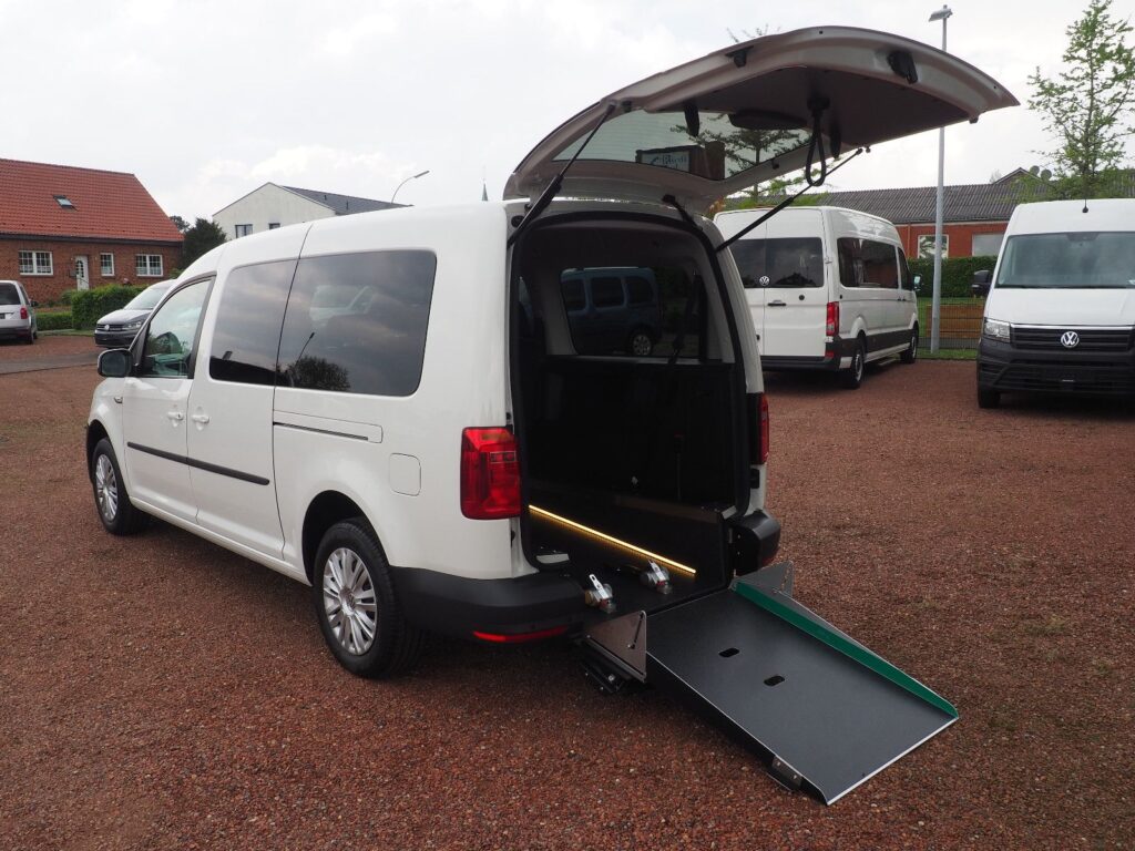 Volkswagen Caddy Maxi behindertengerecht Rampe 7 Sitzer