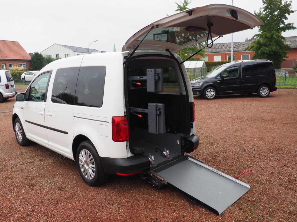 Volkswagen Caddy Rollstuhlrampe Schwenksitz FutureSafe