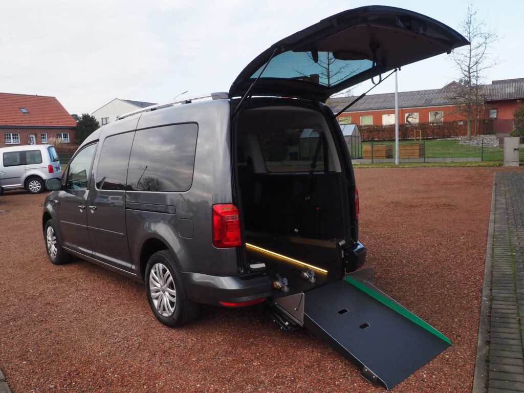 Volkswagen Caddy Maxi Rollstuhlgerecht Wenderampe 7-Sitzer